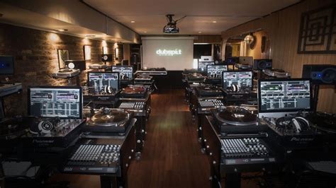 Die möglichkeiten sind heutzutage nahezu unbegrenzt und leicht zugänglich. What is Dubspot? Electronic Music Production & DJ School - NYC & Online - YouTube