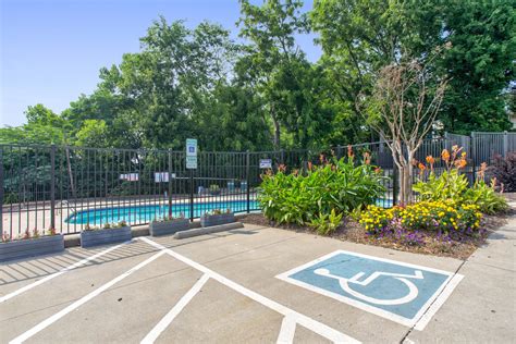 Summit East Nashville Apartments - Nashville, TN 37217