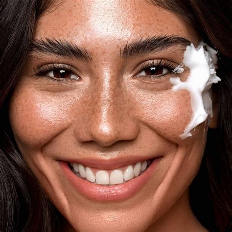 9 Best Ways To Remove Your Makeup Easily