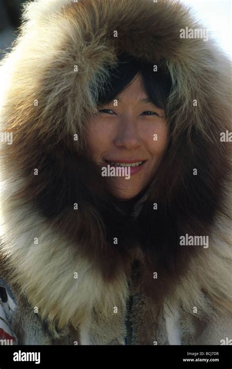 Alaska Native Eskimo Woman In Fotos Und Bildmaterial In Hoher Auflösung Alamy