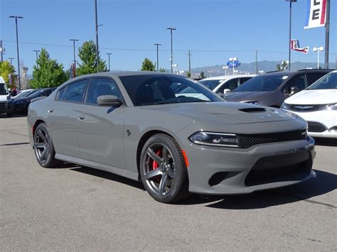 La dodge charger est sans doute la grande berline la moins discrète sur nos routes… lorsque coiffée de gyrophares, parce qu'elle est souvent utilisée par de base, elle est offerte avec le v6 pentastar de 3,6 litres, mais les amateurs de performance choisiront le v8 hemi hellcat de 6,2 litres suralimenté. New 2018 Dodge Charger SRT Hellcat 4dr Car #1D80503 | Ken ...
