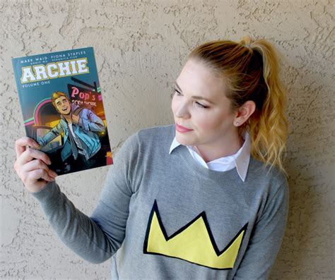 Veronica's the sophisticated rich girl. Diaries of a Sunflower: Betty and Jughead Costumes (Riverdale)