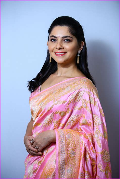 Stunning Sonalee Kulkarni In A Beautiful Banarasi Silk Saree