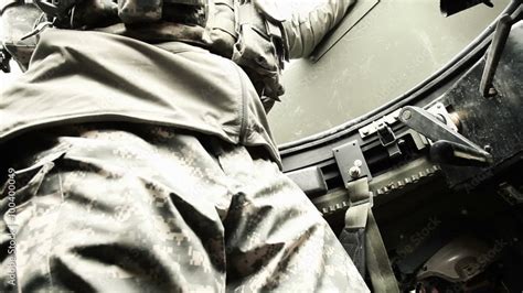 Shot In A Humvee Up At The Turret Gunner Then To Driver Stock ビデオ