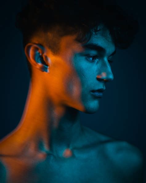Gelled lighting portrait of male model chroma shutterdrag ドラマチックな写真