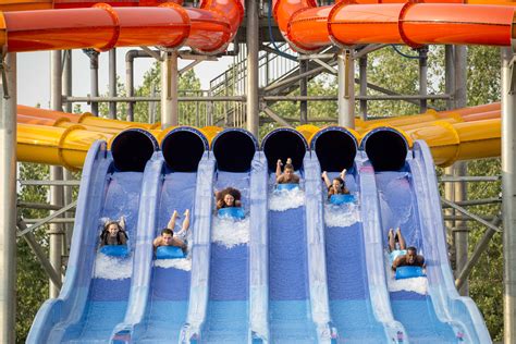 The 8 Best Amusement Parks For Families This Summer According To