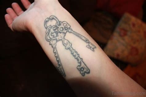 53 Mind Blowing Key Tattoo On Wrist
