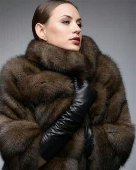 Pin By Glovelyh On Furs 4 In 2021 Fur Fashion Fur Pullover Fur Gloves