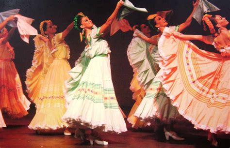 Ballet Folklórico De México Ballet Folklorico Traditional Mexican Dress Traditional Dresses