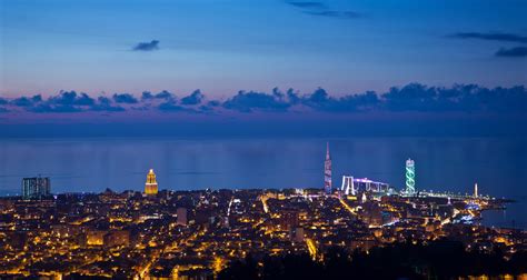 Located on the coast of the black sea, it is lined with palm trees and surrounded by mountains. Batumi - capitale georgiana in estate - georgiaonline.it