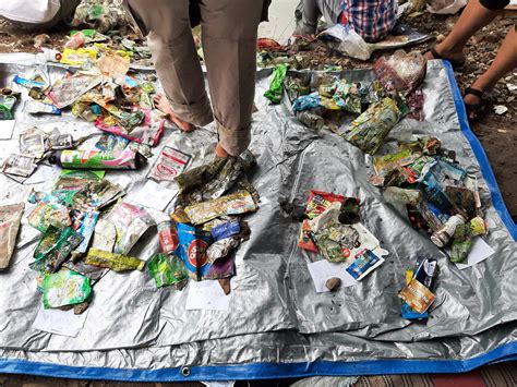 Gelar Brand Audit Sampah Plastik Di Surabaya Masyarakat Peduli