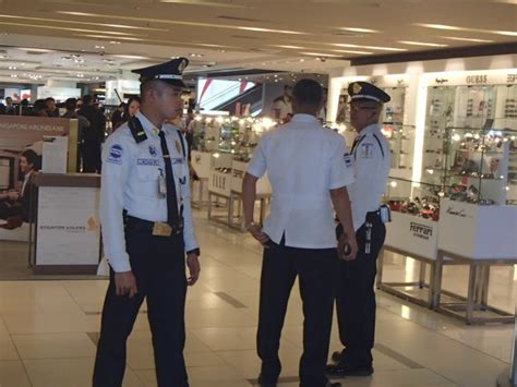 Police Chief Wants Mall Security Guards To Go For More Training Yahoo News Philippines