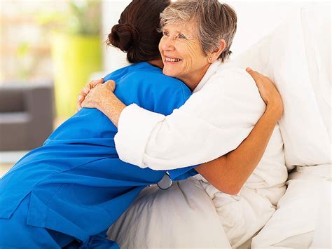 Is It Ok For A Nurse To Hug A Patient