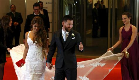 Lionel Messi Marries Childhood Sweetheart Antonela Roccuzzo In Star
