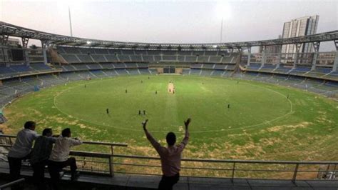 The stadium now has a capacity of 33,108, following renovations for the 2011 cricket world cup. Maharashtra Cricket Association asked to pay Rs 120 crore ...