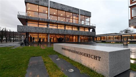 Es ist ein gericht und ein verfassungsorgan. Bundesverfassungsgericht: AfD-Verfassungsklagen zu Flüchtlingspolitik unzulässig - DER SPIEGEL