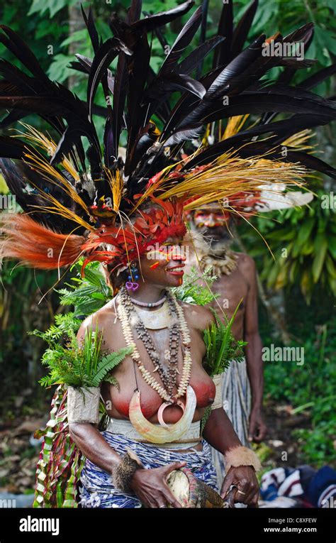 Performers From Jiwaka Tribe In The Western Highlands At The Paiya Show Sing Sing In Western