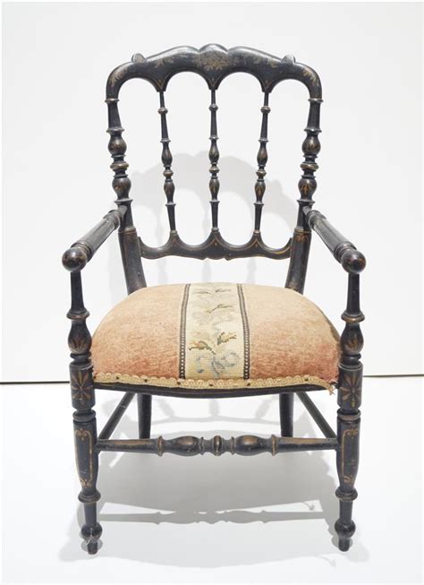 Discover affordable furniture and home furnishing inspiration for all sizes of wallets and homes. Petite chaise d'enfant en bois tourné noirci et peint à ...