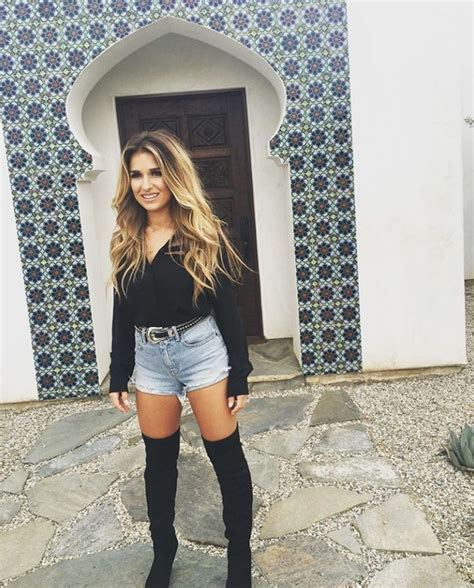 Celebrity Moms In Daisy Dukes See Photos Of Gwen Stefani And More Jessie James Decker Style