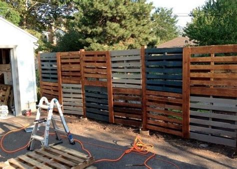 24 Awesome Wood Pallet Fencing Ideas Anyone Can Build Effortlessly
