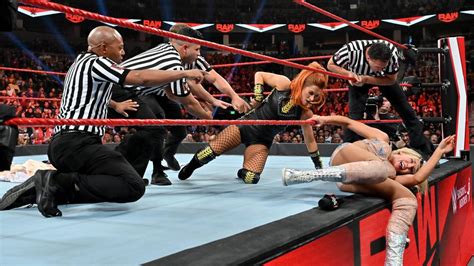 Raw 10 14 19 Charlotte Flair Vs Becky Lynch WWE Photo 43139224