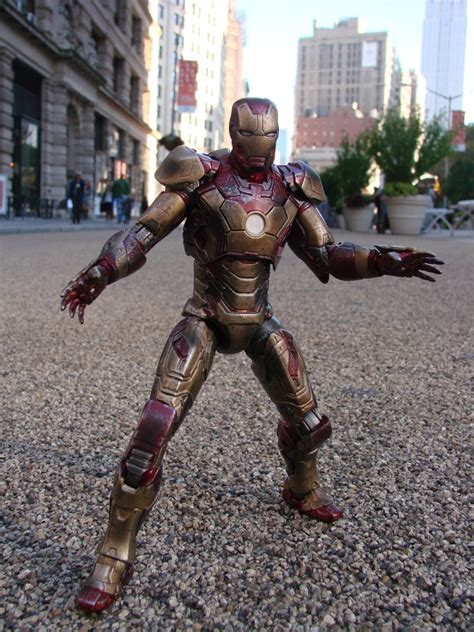 Action Figure Insider Exclusive Iron Man 3 Marvel Select Figures Soar