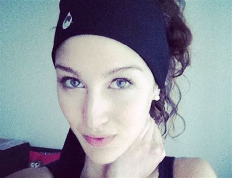 Jul 17, 2020 · put on a plastic shower cap, and all the steam and heat from the shower to open your cuticles. How to Style Hair After a Workout Without a Shower ...