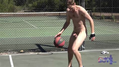 Un Australien Nick Adore Se Faire Naked En Public Tout En Faisant De L