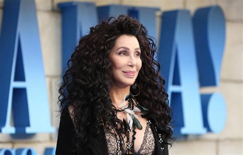 Cher Compie Anni Ma Fu La Prima A Mostrare Lombelico Tiscali