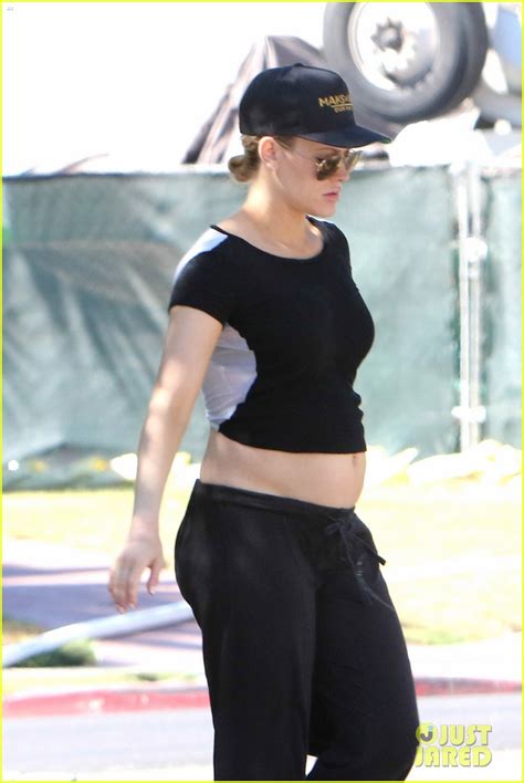 Peta Murgatroyd Shows Off Her Baby Bump In A Crop Top Photo Pregnant Celebrities