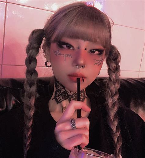 Pin By Blade Gsk On Uwwu Aesthetic Hair Aesthetic Girl Edgy Makeup