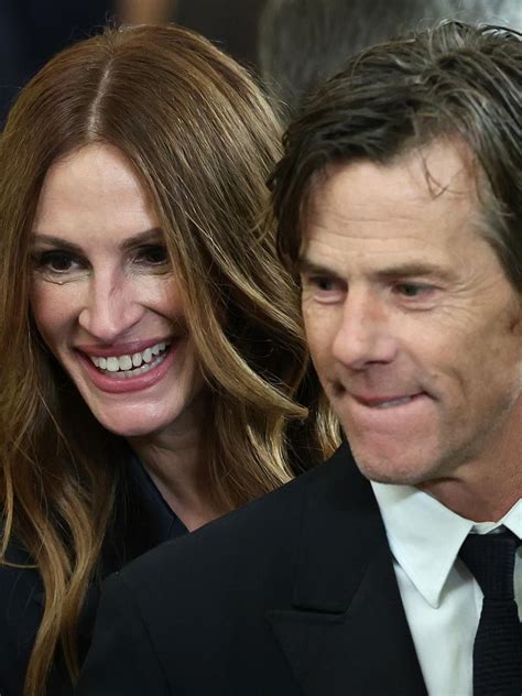 Julia Roberts Gushes Over ‘anchor Danny Moder In Rare Comments About