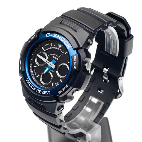 Buttons are recessed to protect them from impact, and variations are available in a choice of three sporty bezel colors: G-Shock AW-591-2AER Casio Blue Devil - zegarek.net