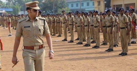 Check out below for yathish chandra (ips) wiki, biography, age, height, wife, images, and more. Meet Kerala IPS Officer Yathish Chandra, Who Is Not Afraid ...