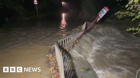 South East Flooding Flood Warnings And Road Closures After Heavy Rain