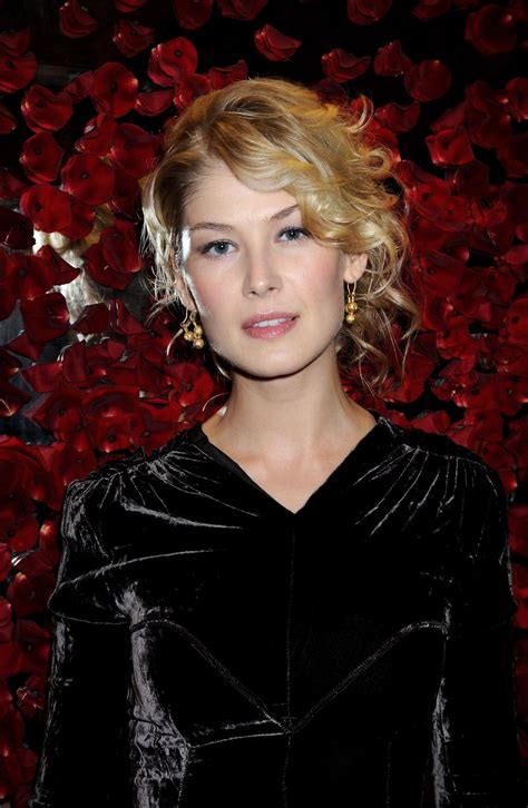 Rosamund Pike Photo Gallery Page Rosamund Pike Pike Kate Winslet