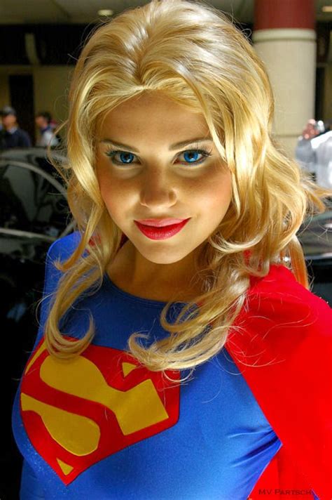Super Supergirl Cosplay