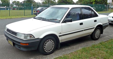 Archivo1990 Toyota Corolla Ae92 Cs Sedan 2009 12 20 01