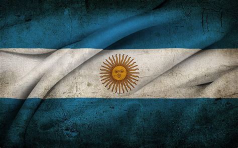 Esta compuesta por tres colores los cuales son azul. Por que la bandera argentina tiene un Sol en el centro