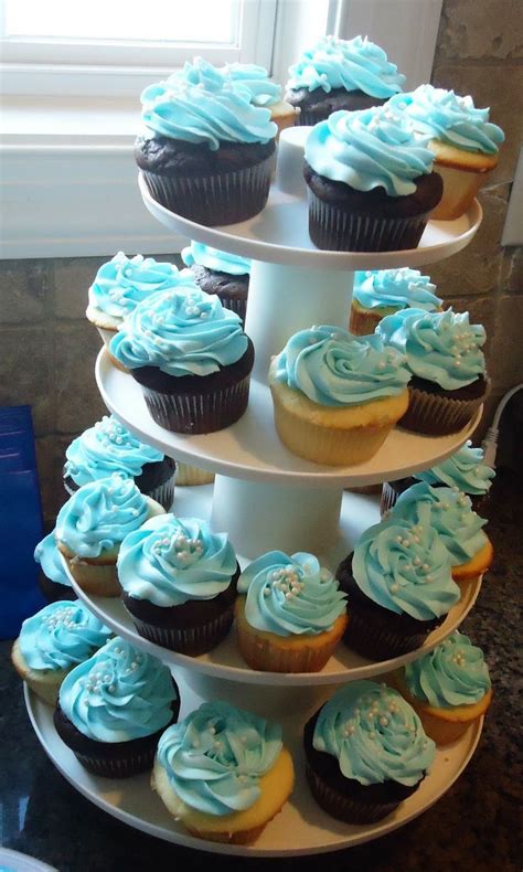 Have you ever organized a baby shower for a friend? baby shower cupcakes for boys | Baby Shower Cupcakes & Cookies | Jane and Lorraine | Baby shower ...