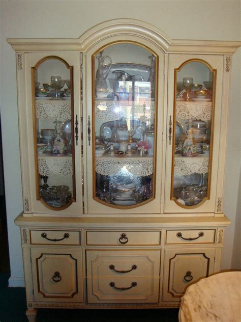 Browse a wide selection of display cabinets on houzz, including china cabinet and corner hutch ideas for your kitchen or dining space. Mount Airy White China Cabinet/Hutch antique appraisal ...