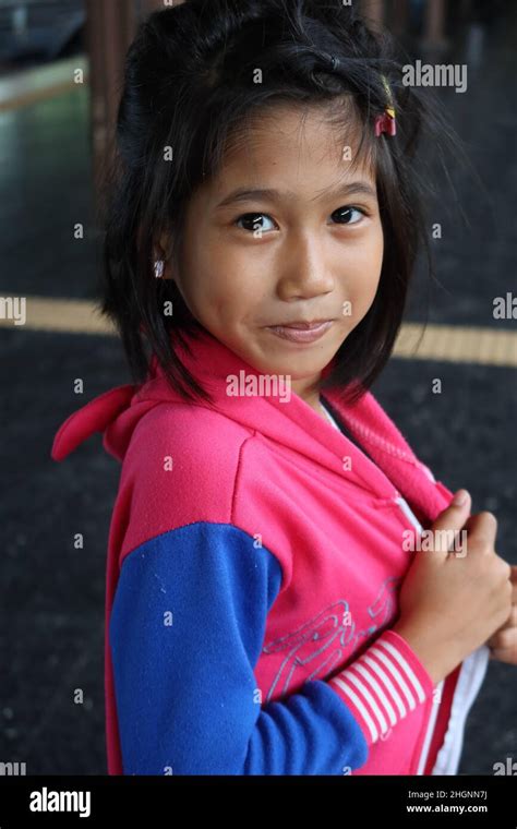 Süßes Thai Mädchen Fotos Und Bildmaterial In Hoher Auflösung Alamy