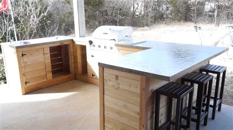 Having your own outdoor kitchen is a luxury most of us only dream about. DIY Modern Outdoor Kitchen and Bar | Modern Builds | EP ...