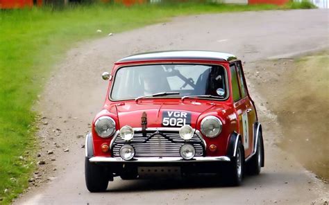 classic mini racing car mini cooper classic mini mini