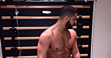 Drake Flaunts Huge Biceps And Chiseled Chest In New Shirtless Snap