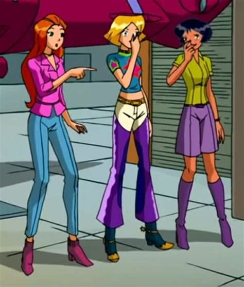 Pin By Bibis On Fan Art And Random Fan Pins Spy Outfit Totally Spies Outfits Totally Spies