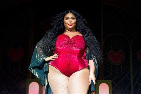 Lizzo Posts Nude Selfie Tells Haters Kiss My Ass