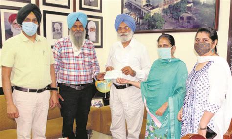 Us Based Foundation Gives Rs 5 Lakh To Khalsa College Governing Council