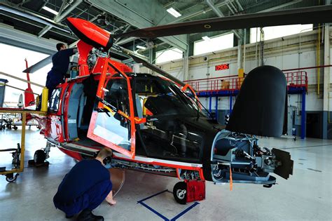 Hlcopters Magazine Blog Us Coast Guard Aircraft Maintenance Staff