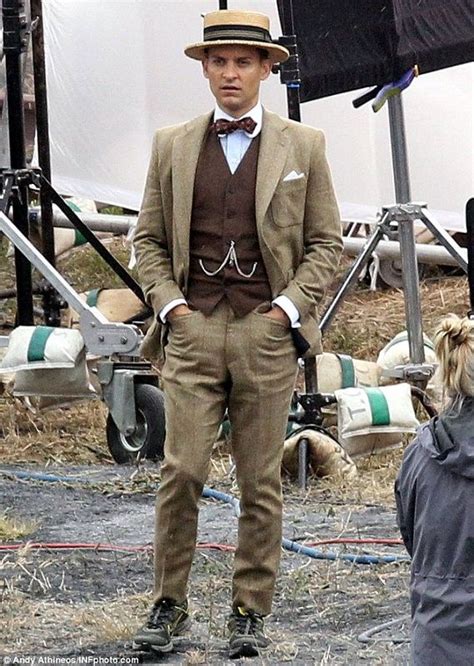 First Look At Tobey Maguire As Nick Carraway In The Great Gatsby